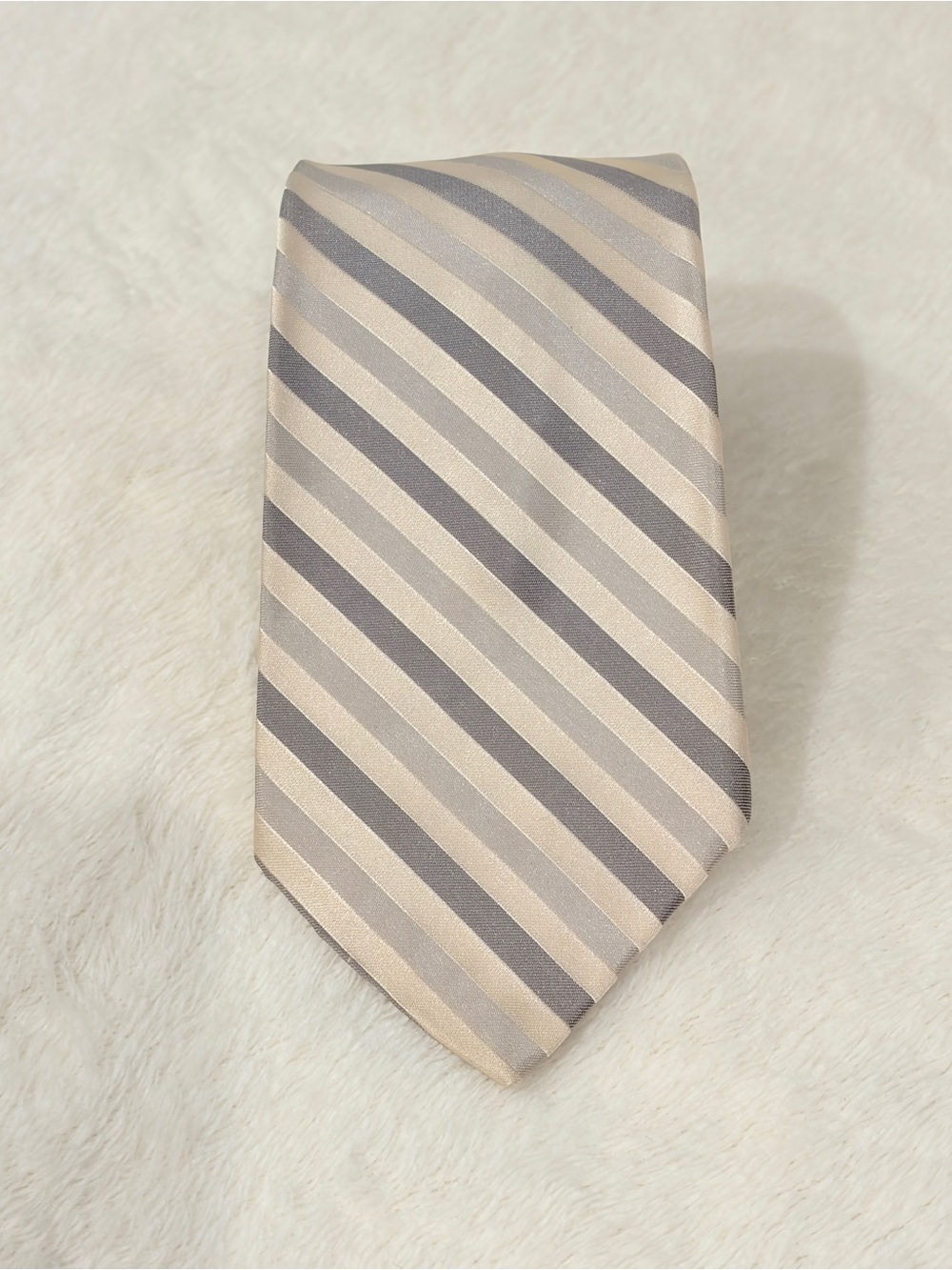Vintage Saks Fifth Avenue Weighted Cream Silver and Gray‎ Diagonal Stripe Tie